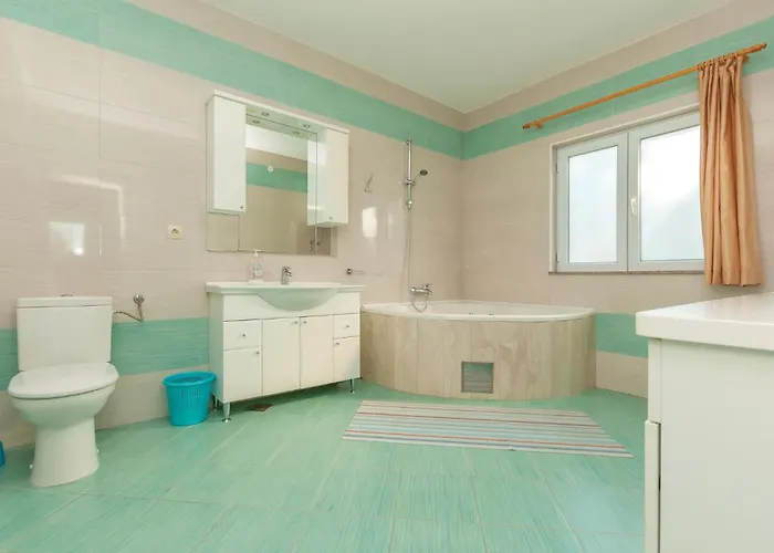 Vikendica Stunning In With View